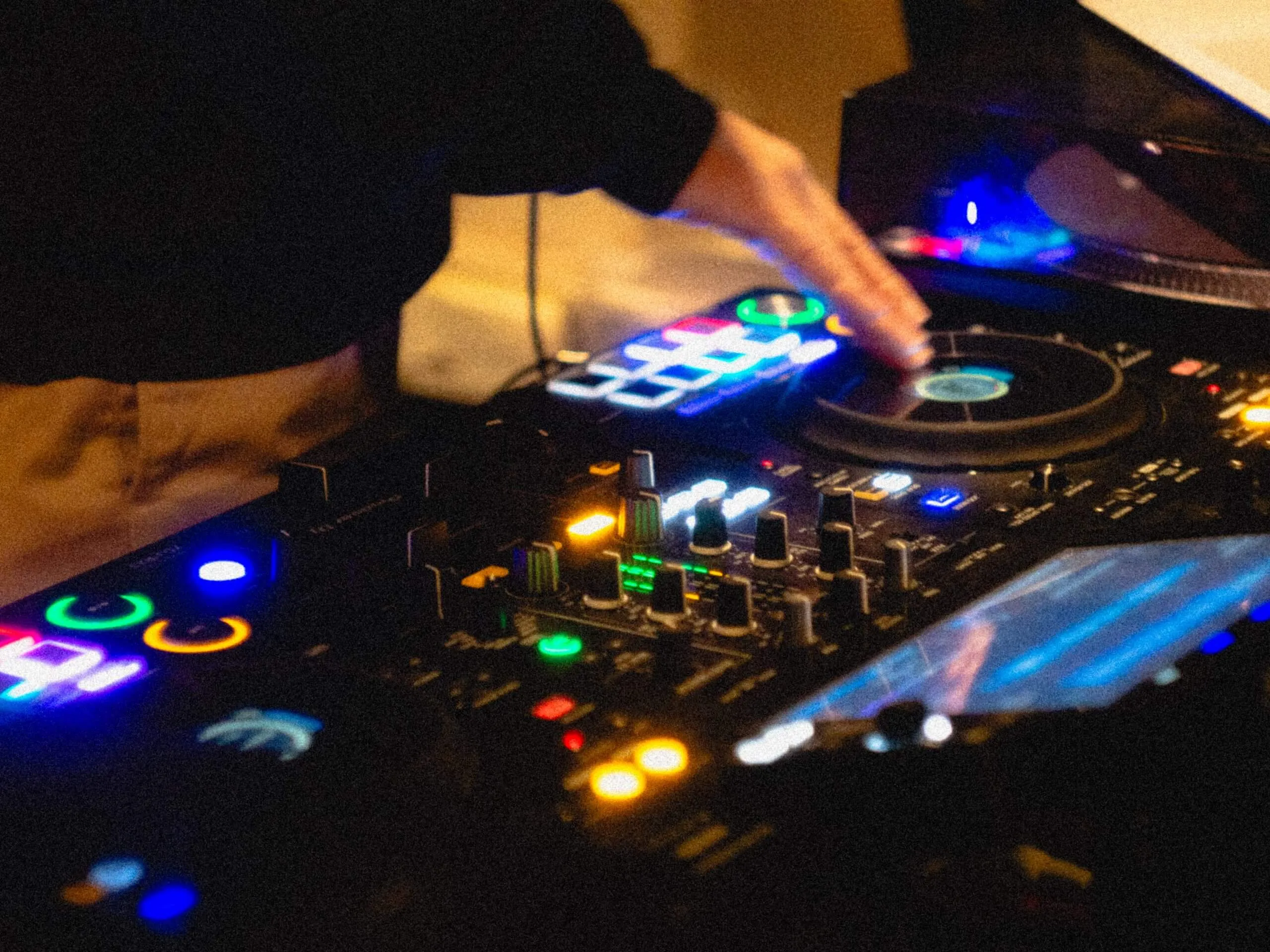 DJ